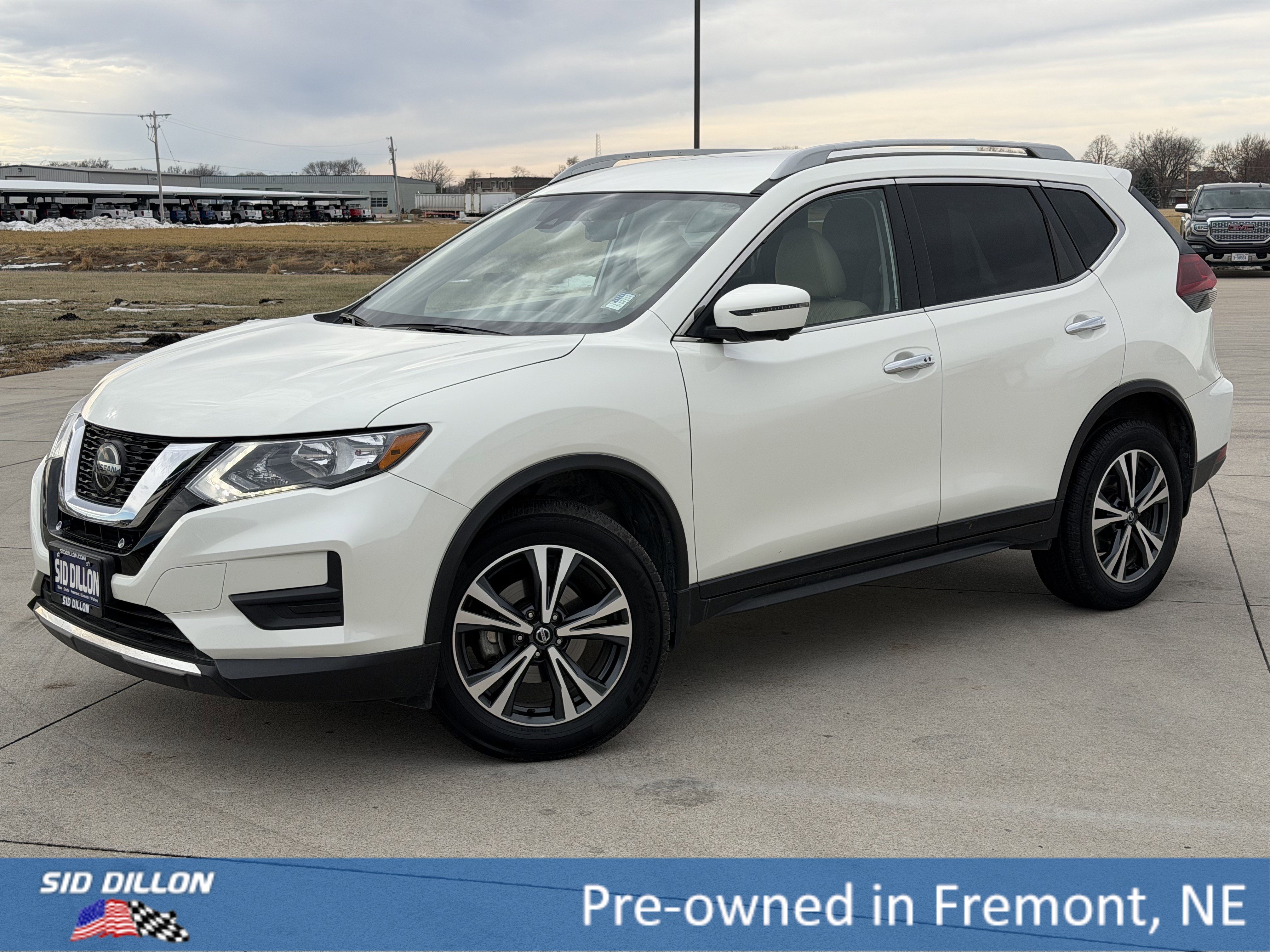 2019 Nissan Rogue SV's photo