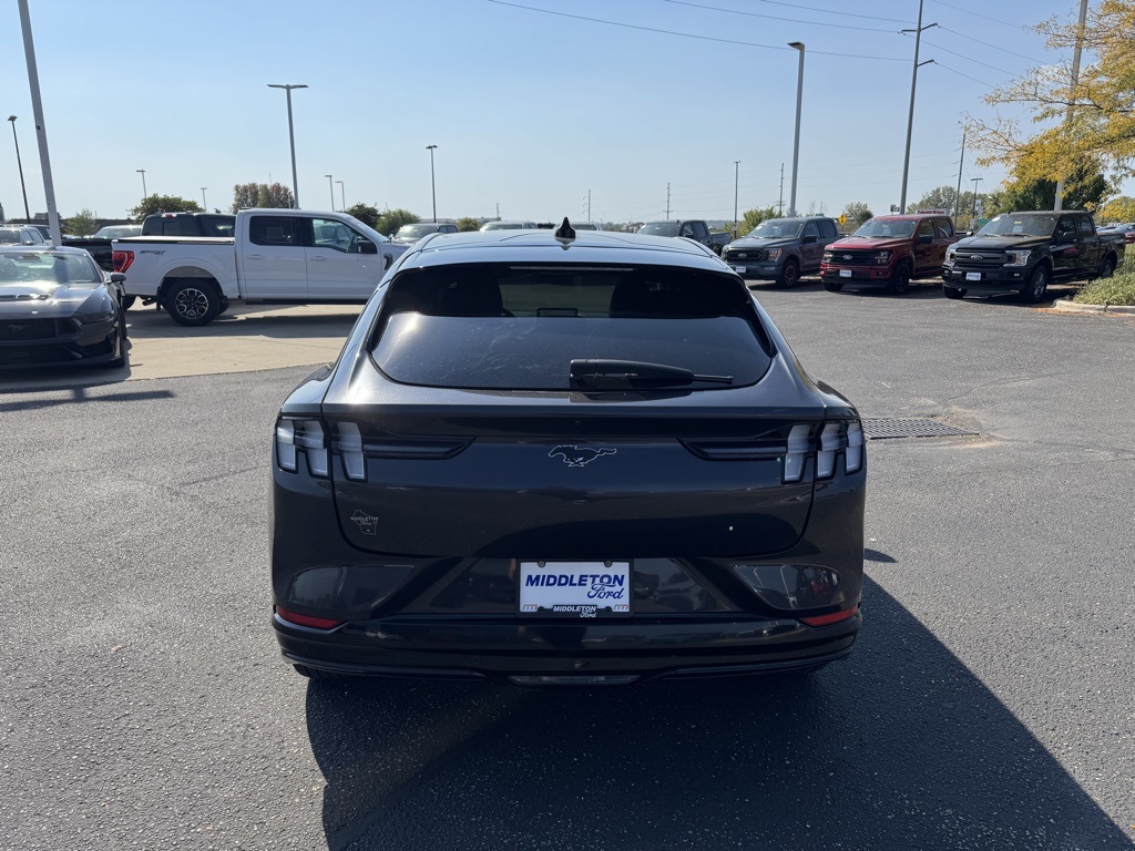 2022 Ford Mustang Mach-E Premium photo 4