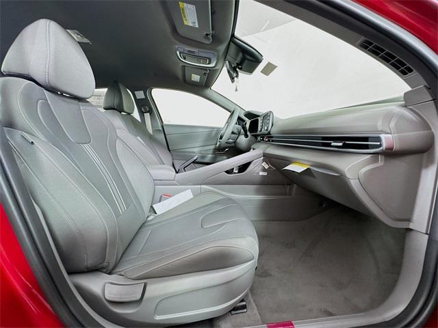 2025 Hyundai Elantra SEL Sport photo 32