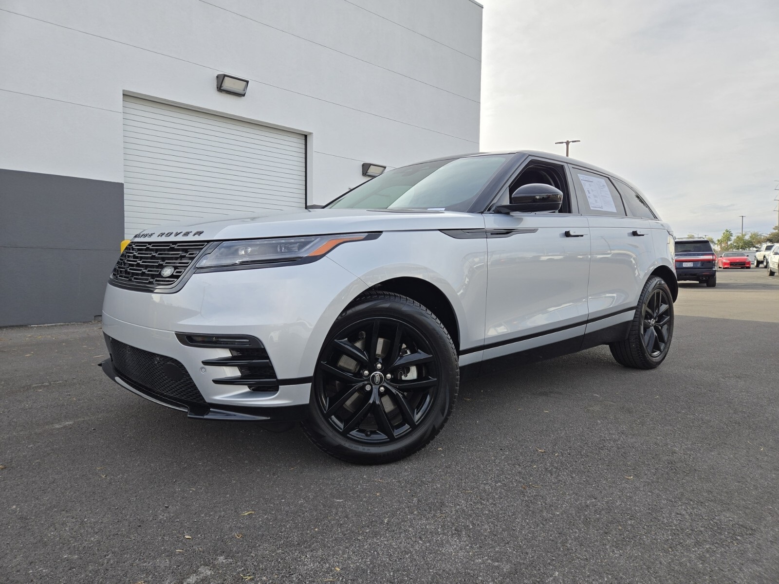 2025 Land Rover Range Rover Velar Dynamic SE