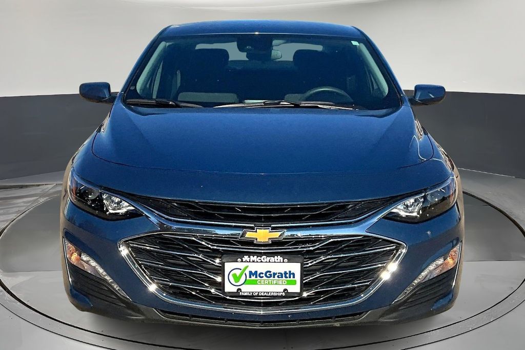 2024 Chevrolet Malibu 1LT photo 2