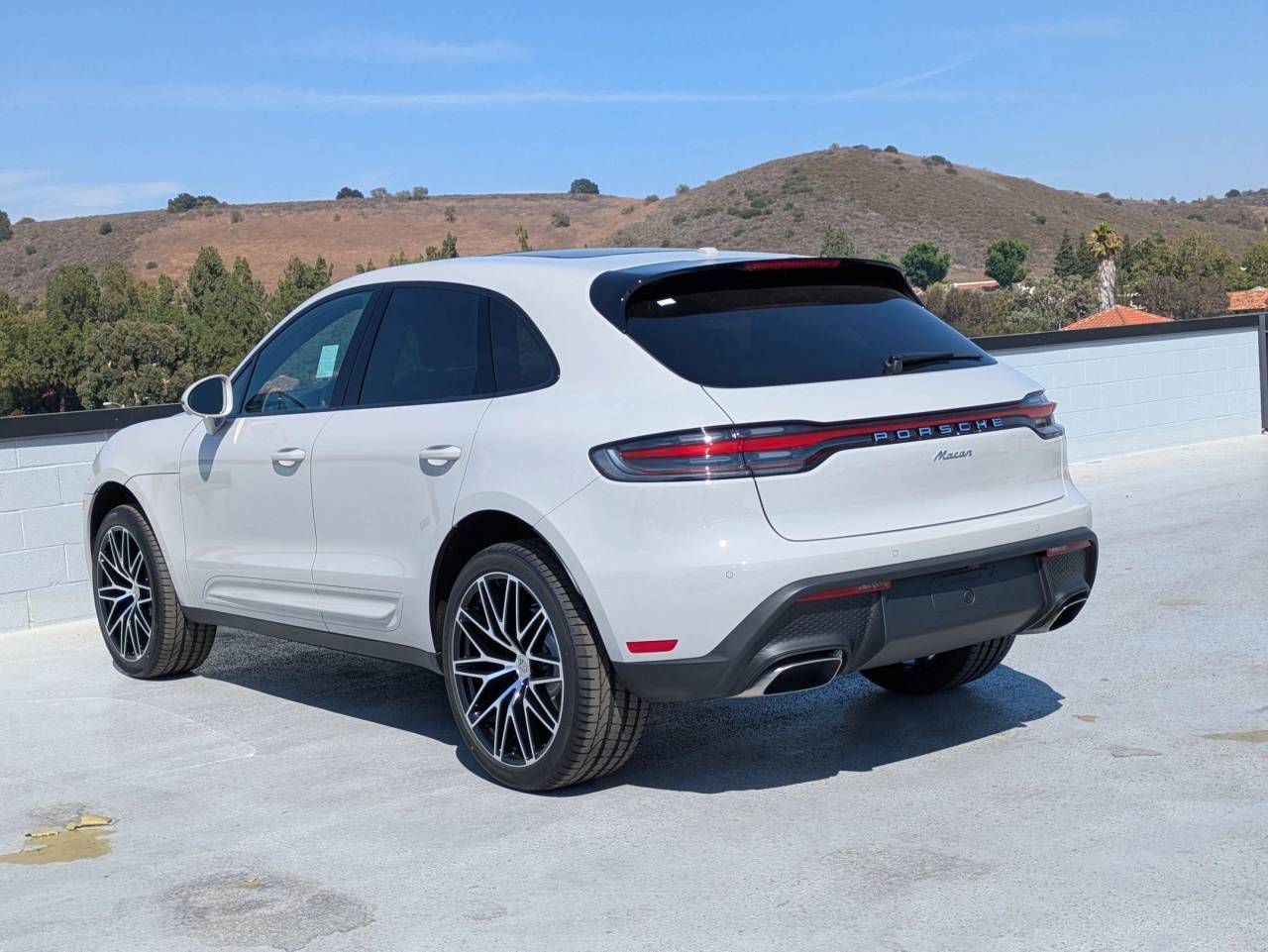 2025 Porsche Macan T photo 3