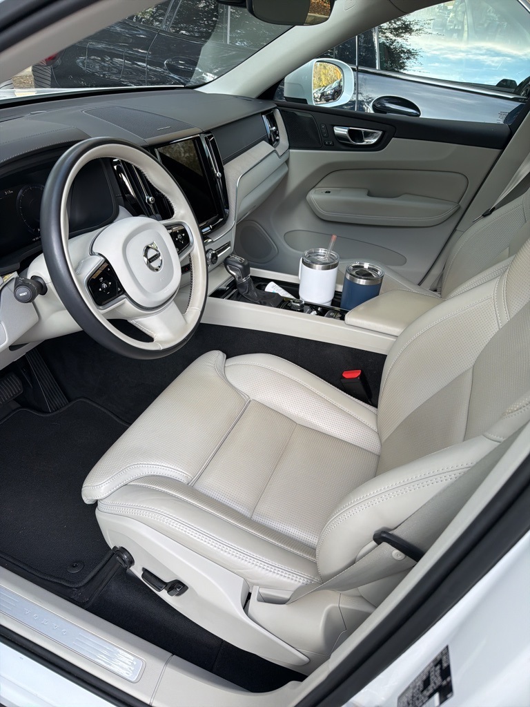 2021 Volvo XC60 T5 Inscription photo 3