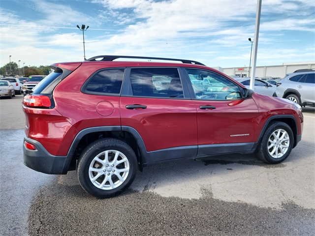 2016 Jeep Cherokee Sport photo 2