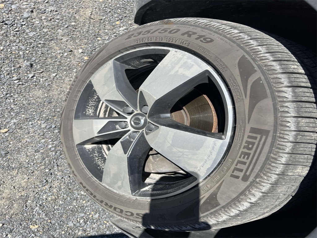 2019 Volvo XC40 Momentum photo 10