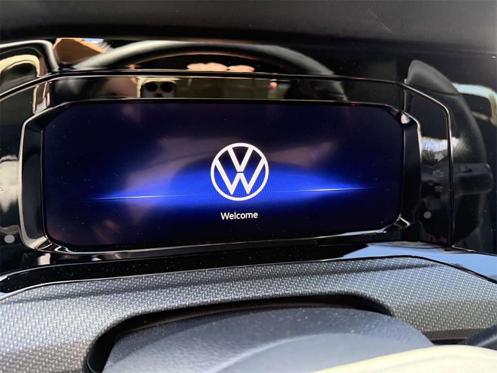 2023 Volkswagen Golf R photo 3