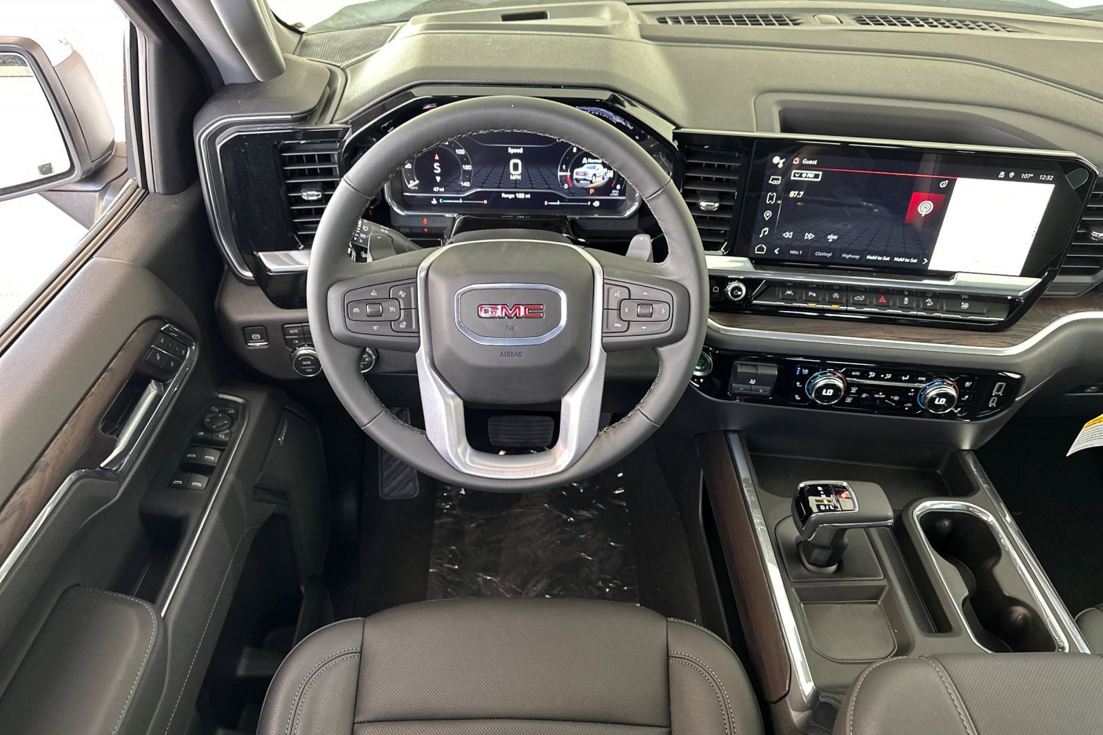 2025 Gmc Sierra 1500 SLT photo 14