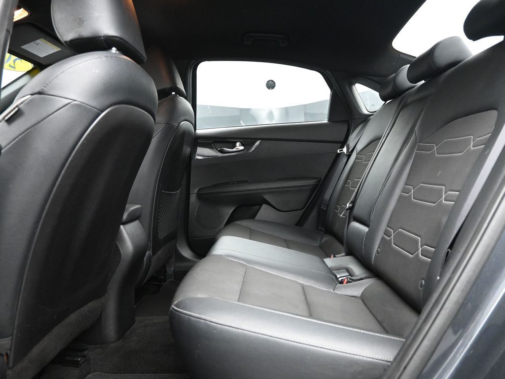 2021 Kia Forte GT-Line photo 8
