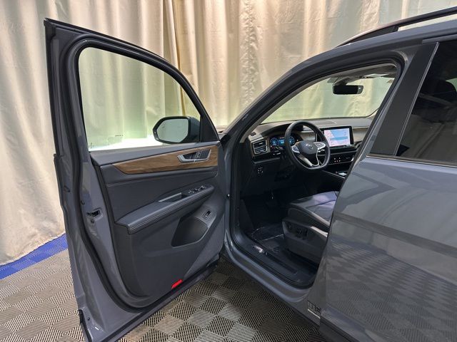 2026 Volkswagen Atlas SE Technology photo 10