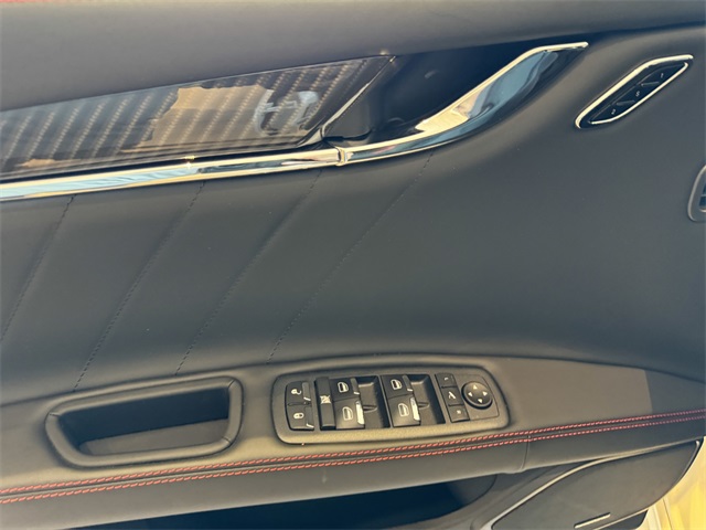 2024 Maserati Quattroporte Modena Q4 photo 15