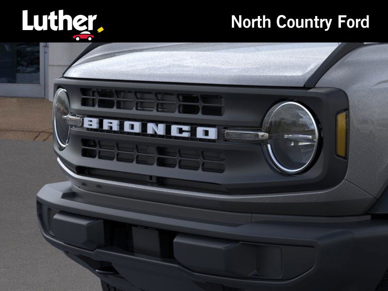 2025 Ford Bronco Base photo 14