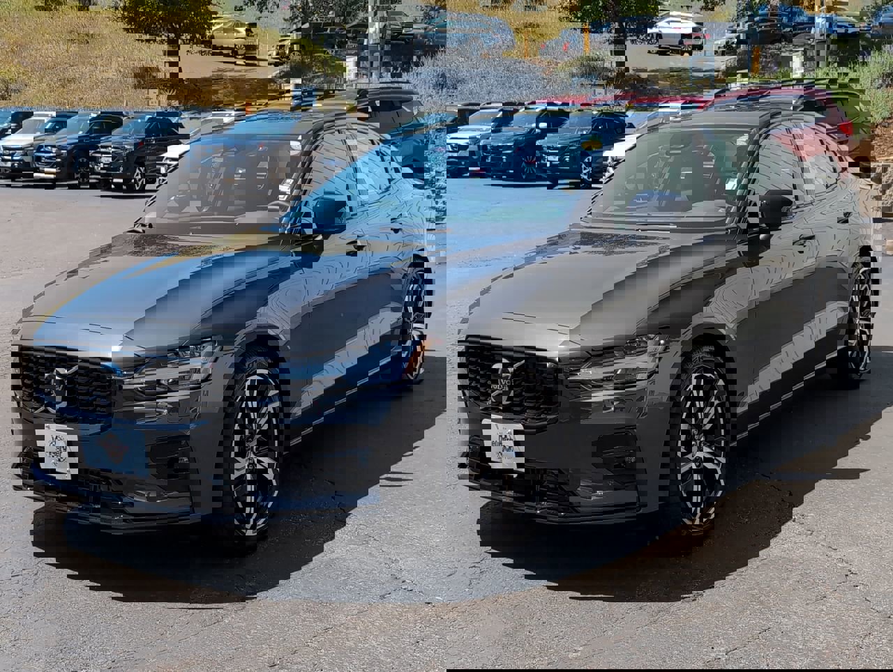 2025 Volvo S60 Core photo 3