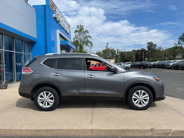 2016 Nissan Rogue SV photo 2