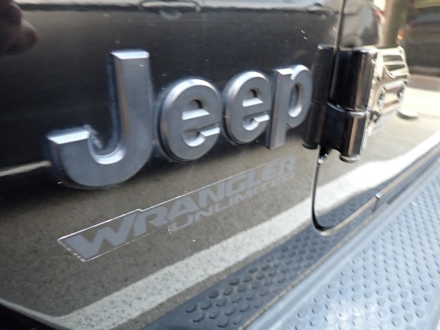 2021 Jeep Wrangler Unlimited Sahara Altitude photo 4