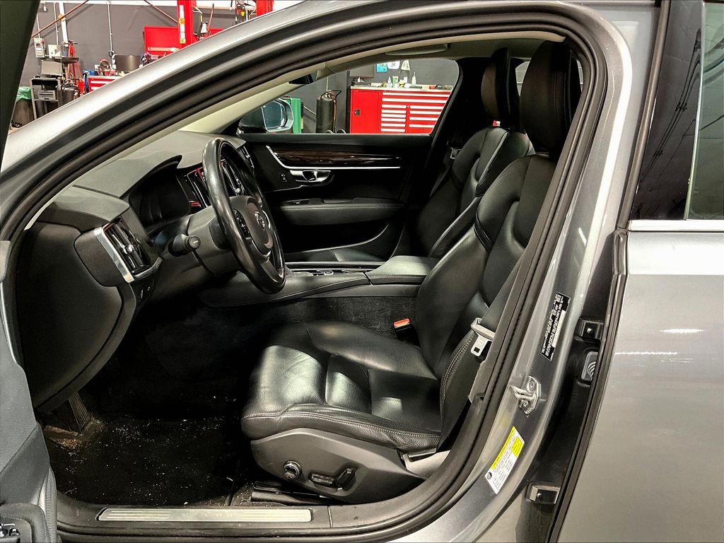 2018 Volvo S90 T5 Momentum photo 7