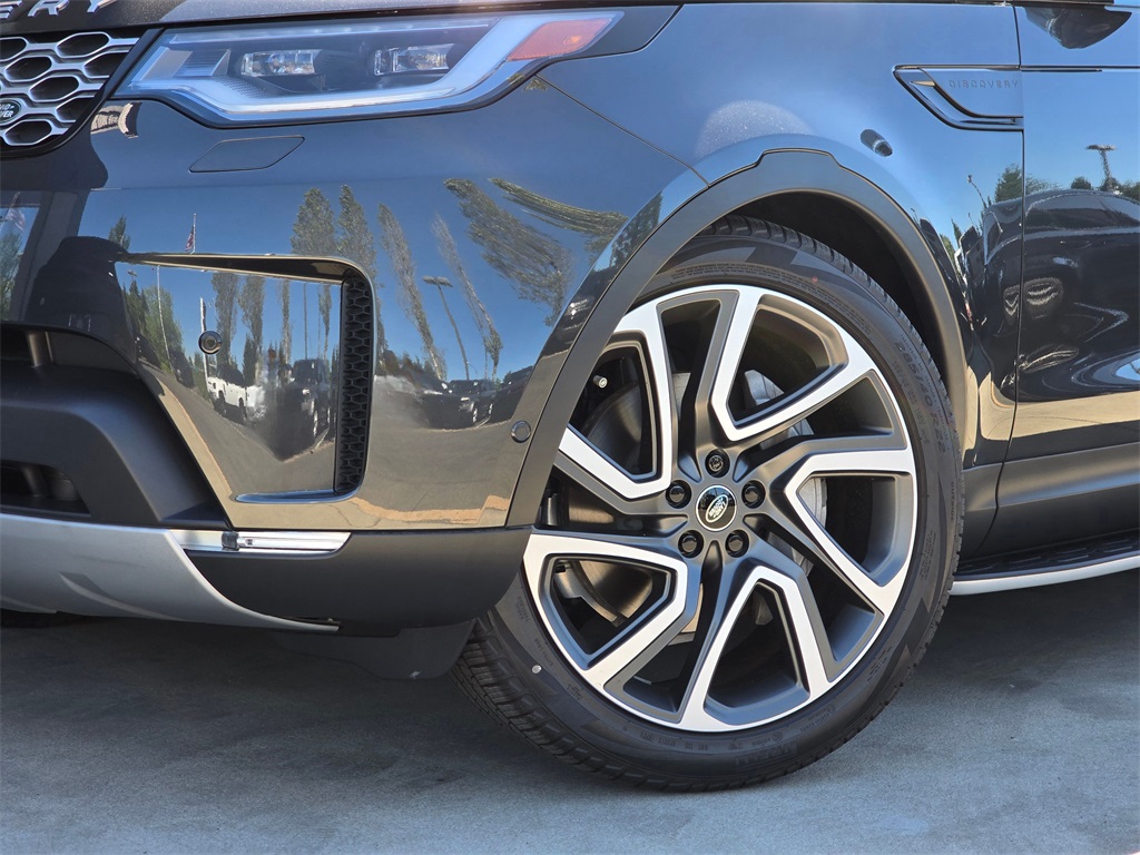 2025 Land Rover Discovery S photo 2
