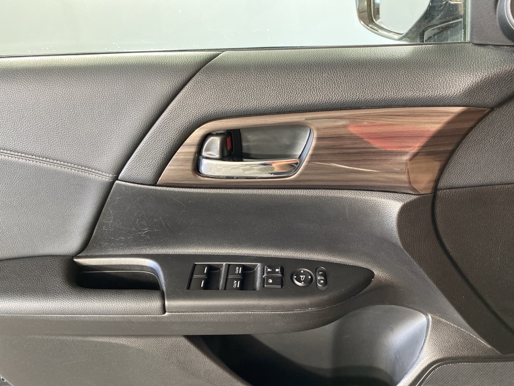 2017 Honda Accord EX photo 14