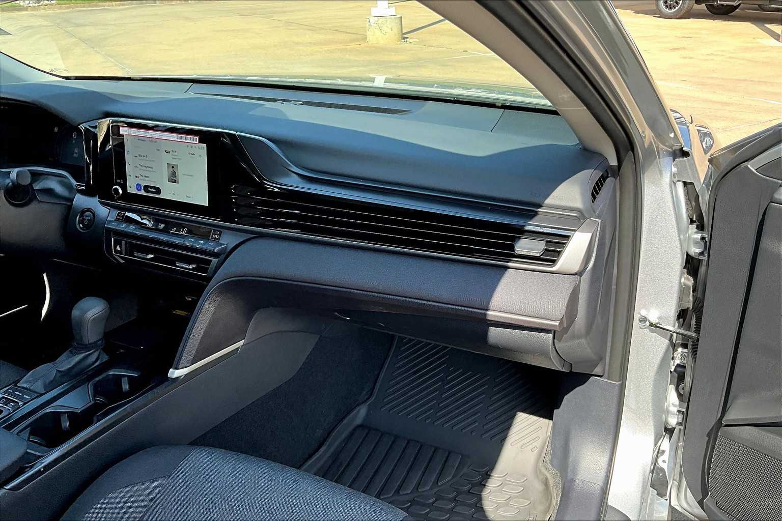 2025 Toyota Camry LE photo 15