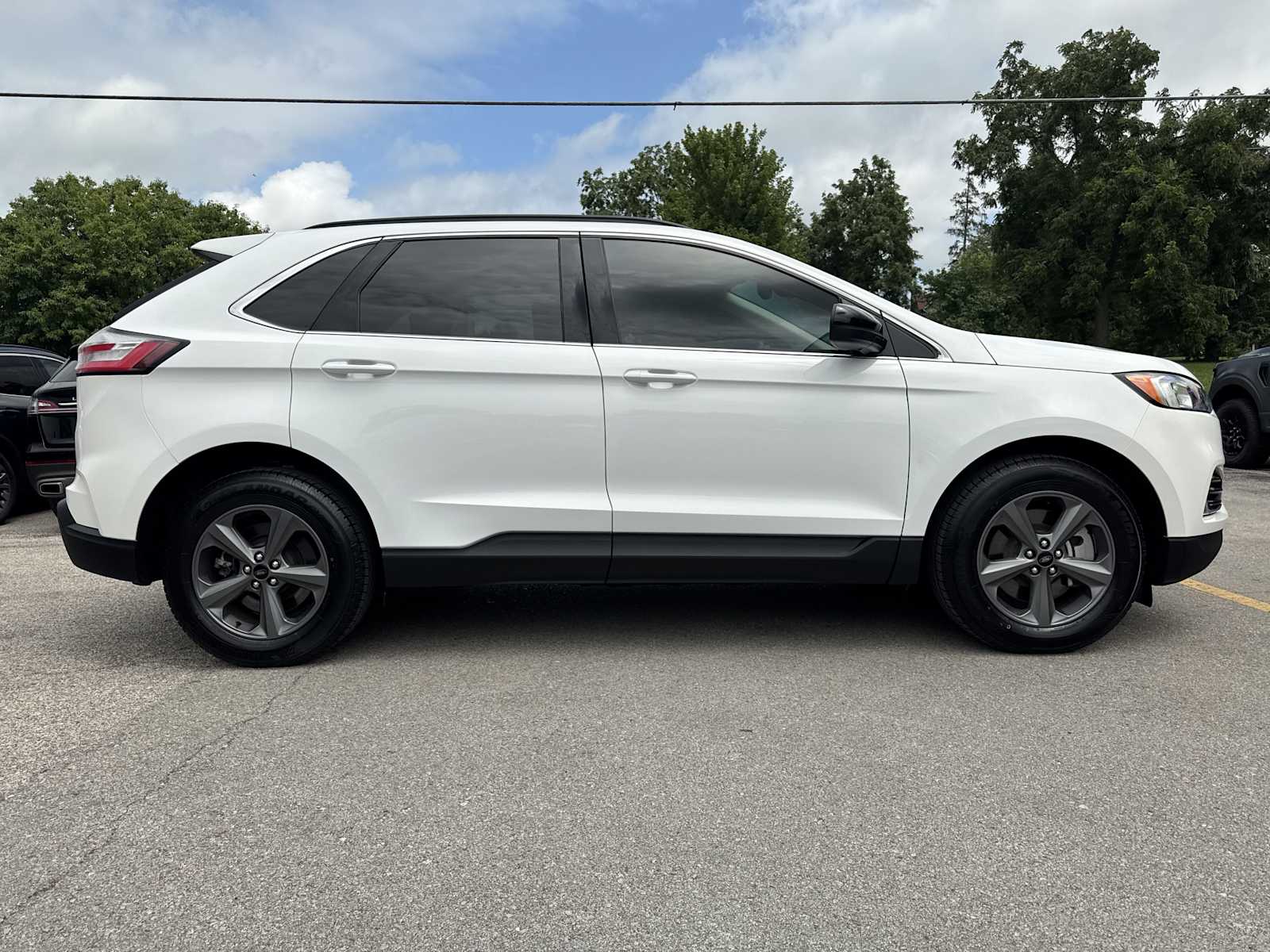 2022 Ford Edge SEL photo 4