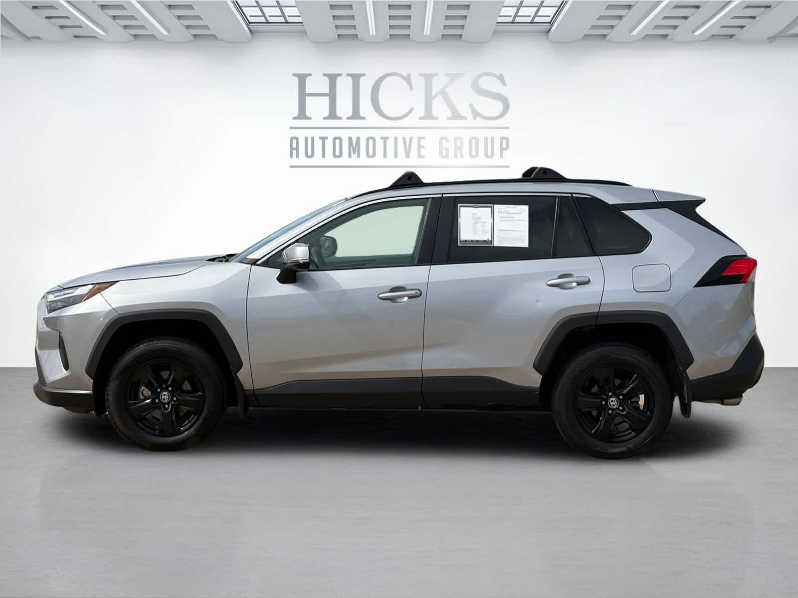 2023 Toyota RAV4 XLE photo 3