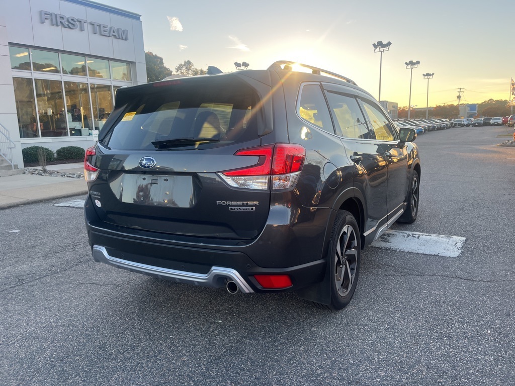2024 Subaru Forester Touring photo 4