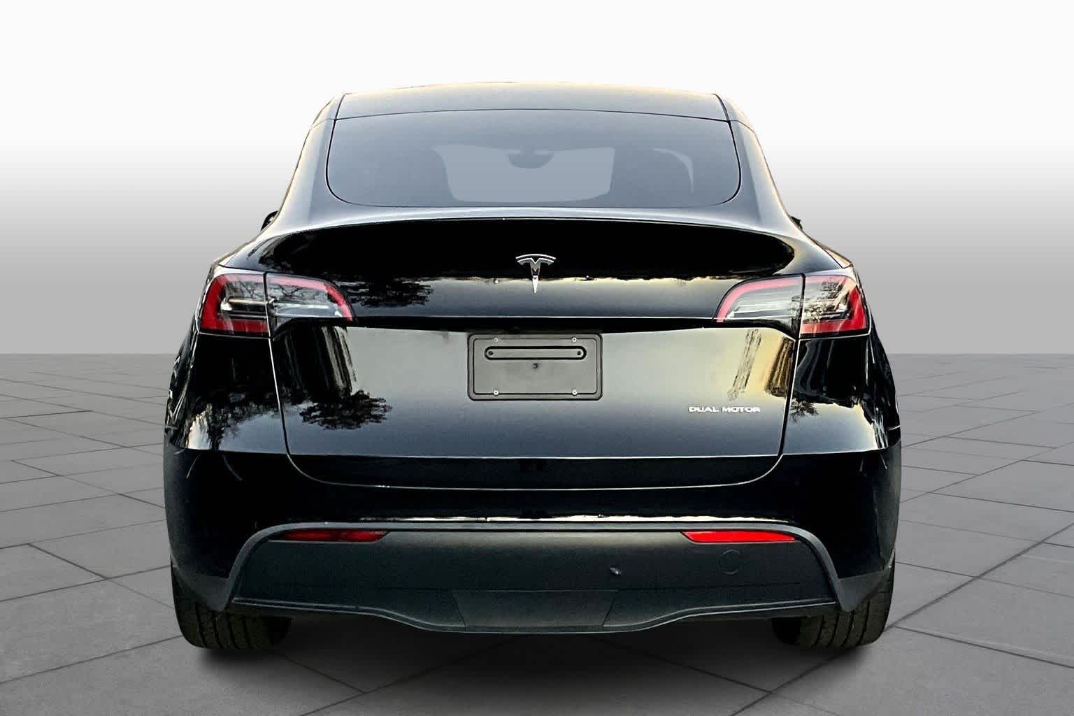 2023 Tesla Model Y photo 4