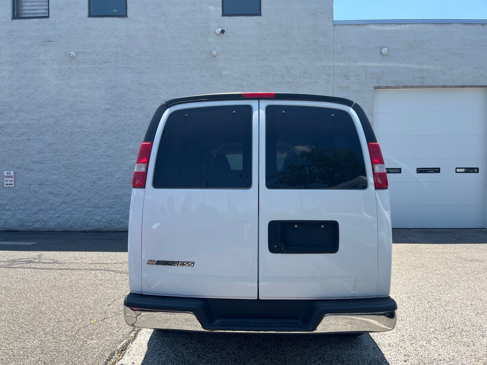 2018 Chevrolet Express Passenger 2500 LT photo 5