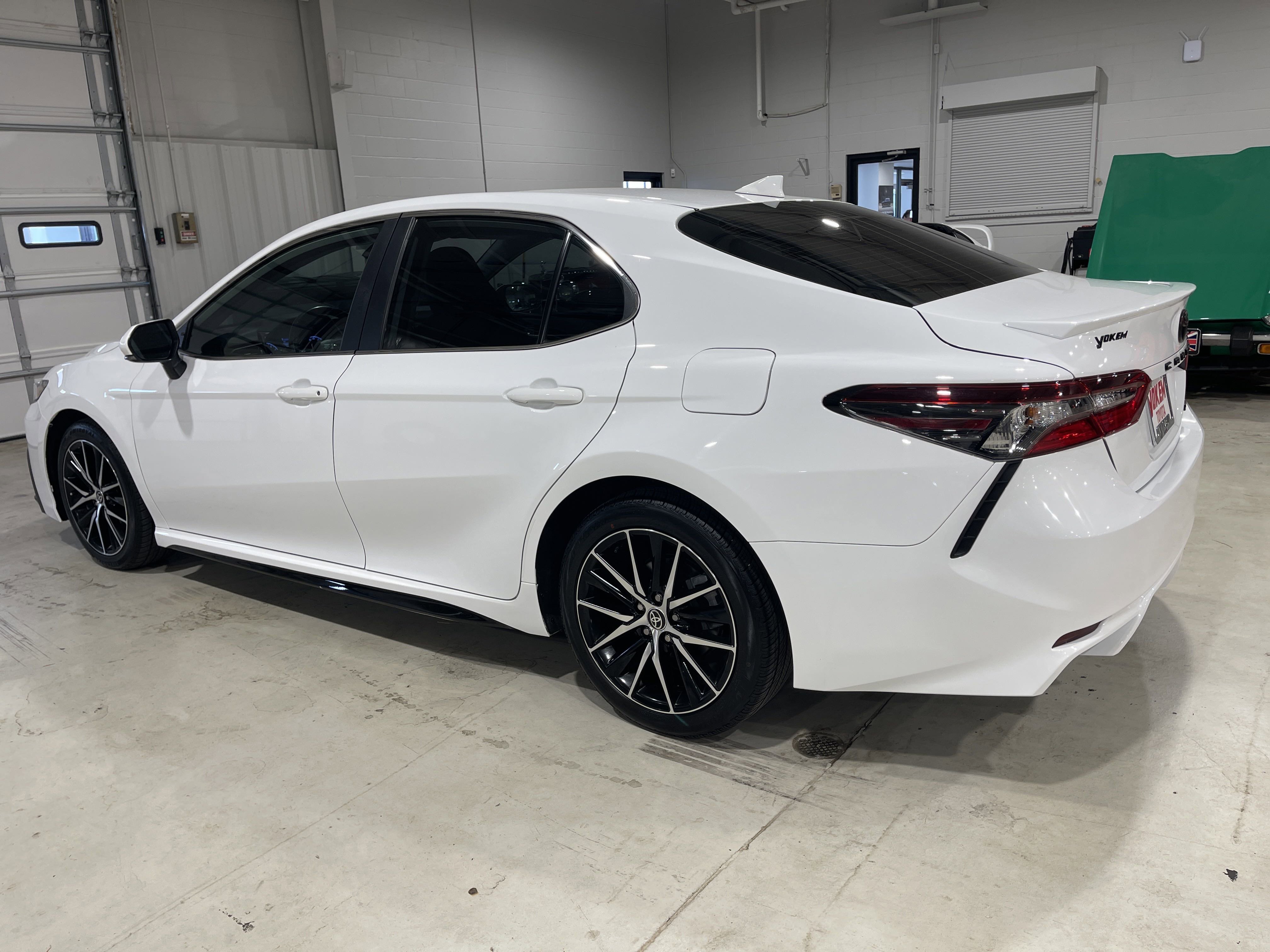 2022 Toyota Camry SE photo 3