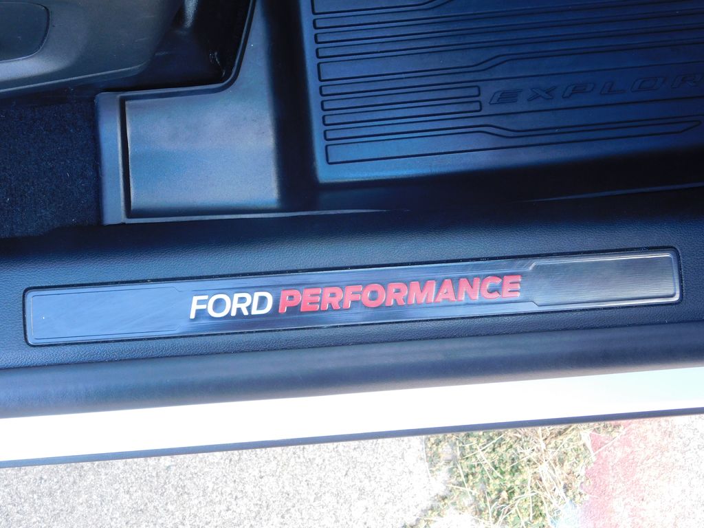 2021 Ford Explorer ST photo 14
