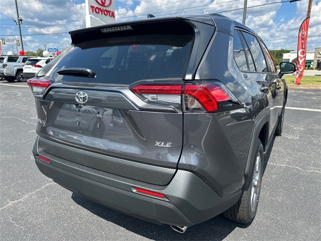 2025 Toyota RAV4 XLE photo 3