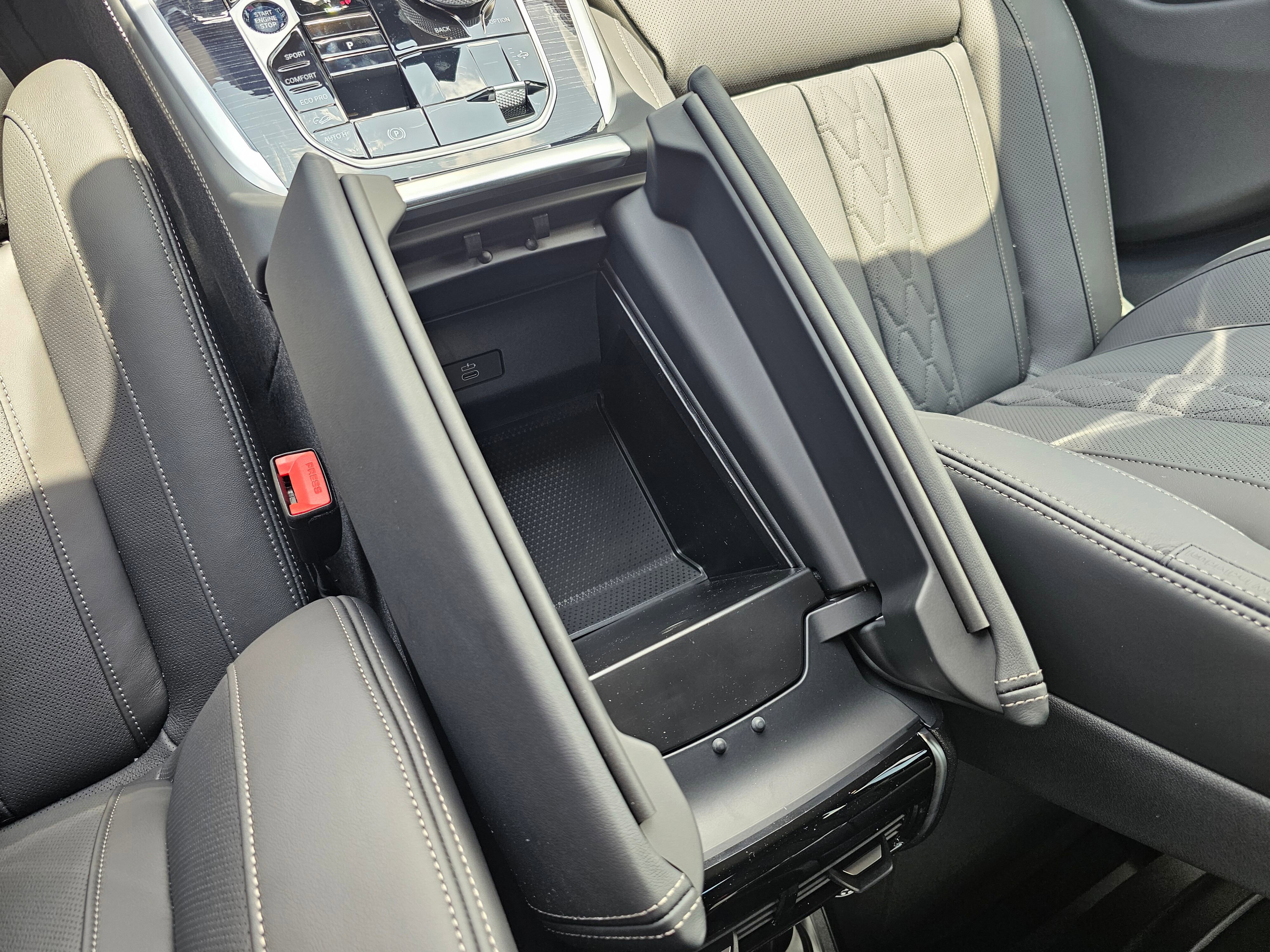 New 2026 Black Sapphire Metallic BMW M60i image 24