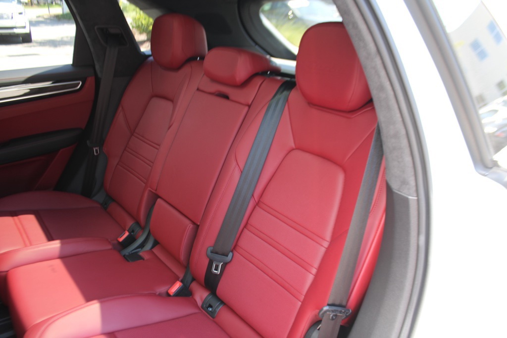 2023 Porsche Cayenne Turbo photo 27