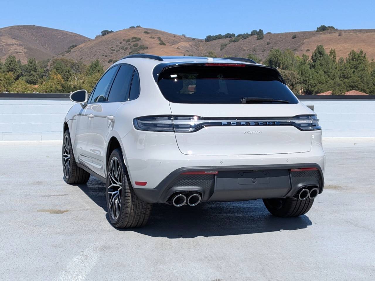 2025 Porsche Macan T photo 3