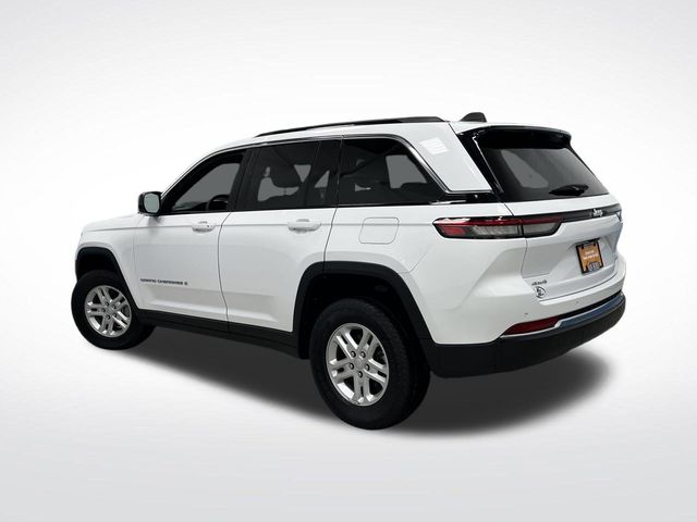 2024 Jeep Grand Cherokee Laredo photo 3