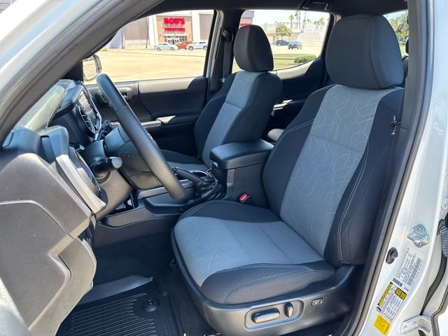 2021 Toyota Tacoma TRD Sport photo 4