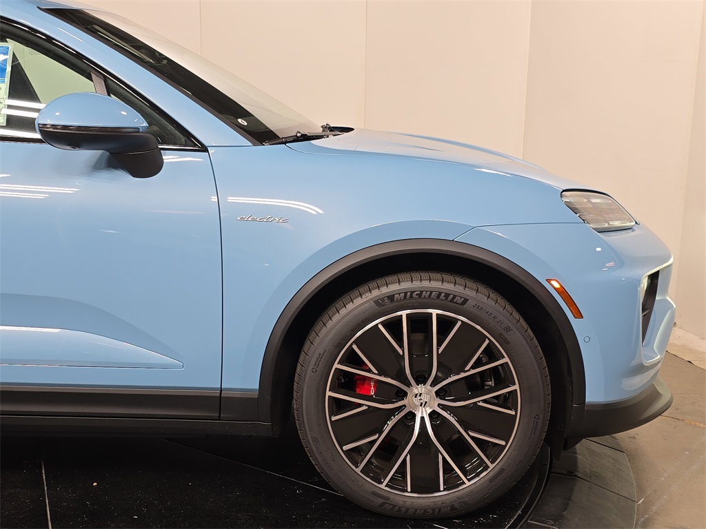 2025 Porsche Macan Electric photo 11