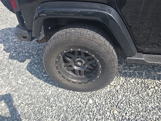 2015 Jeep Wrangler Unlimited Sahara photo 14