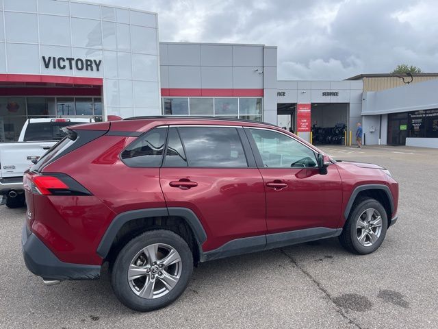 2025 Toyota RAV4 XLE photo 4