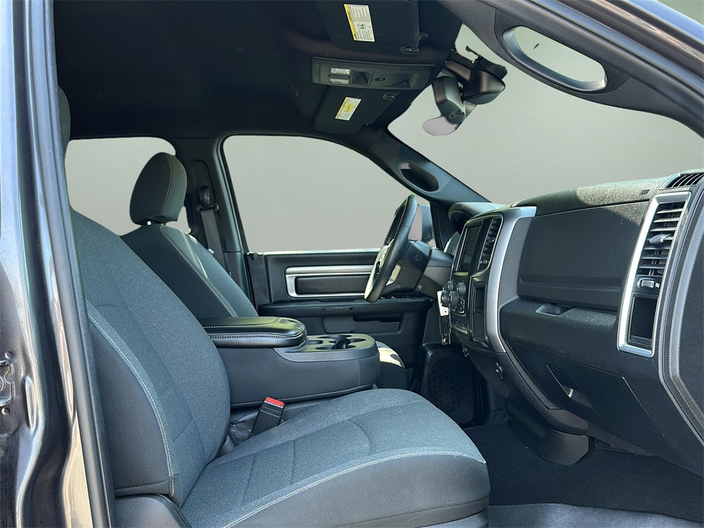 2021 Ram 1500 Classic Warlock photo 2