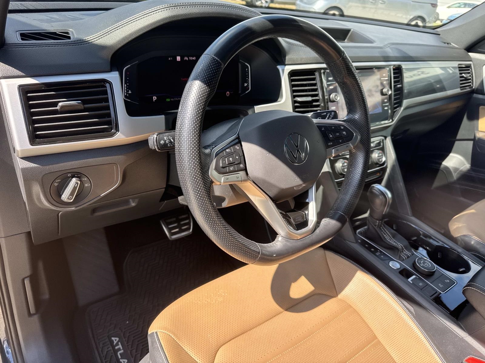 2022 Volkswagen Atlas Cross Sport V6 SEL Premium R-Line photo 16