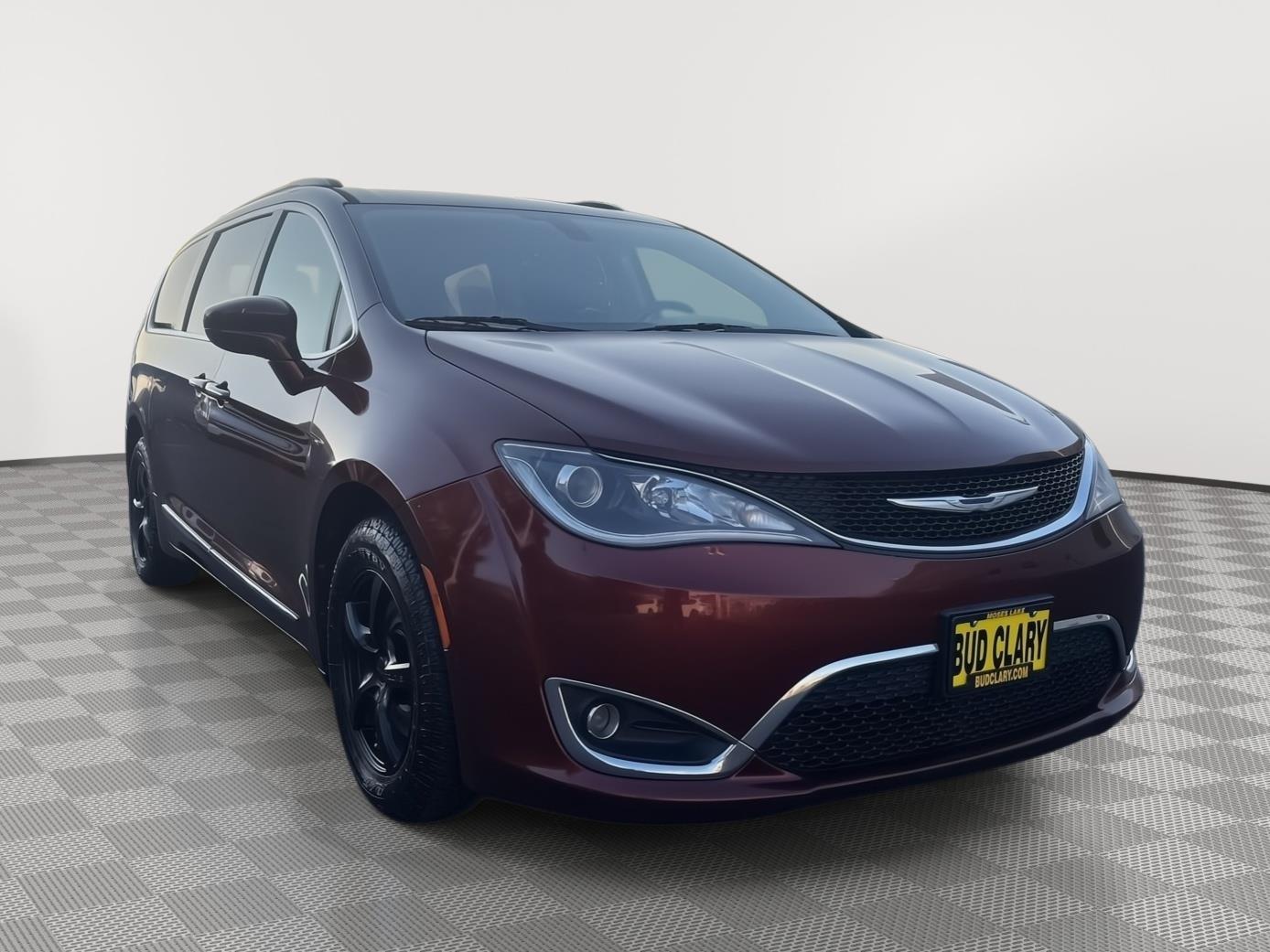 2017 Chrysler Pacifica Touring Plus photo 7