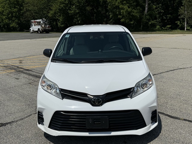 2020 Toyota Sienna L photo 2