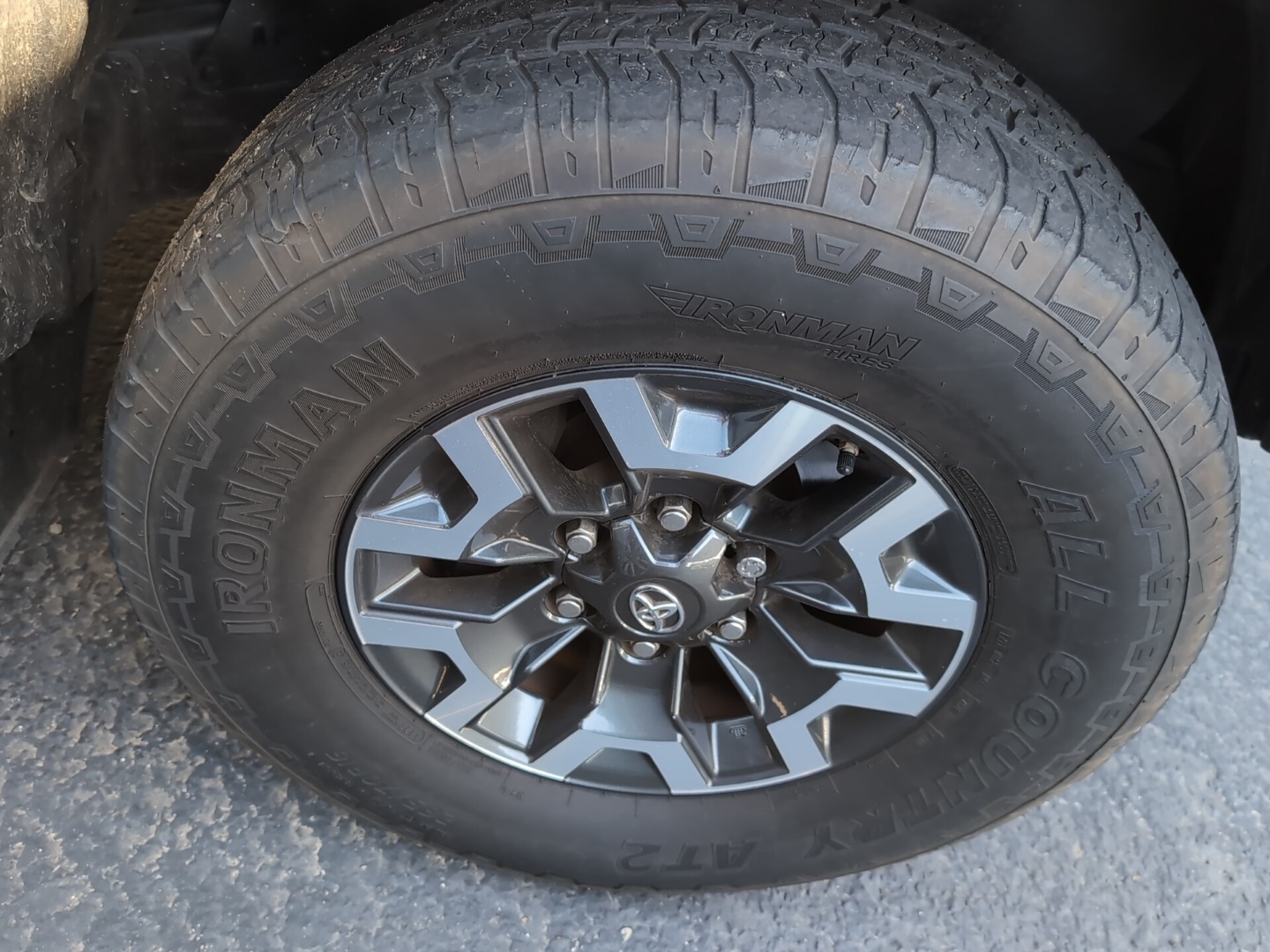 2017 Toyota Tacoma SR5 Sport TRD Pro photo 2