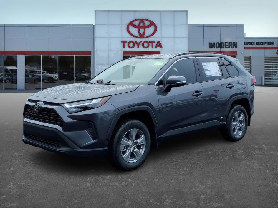 2025 Toyota RAV4 XLE's photo