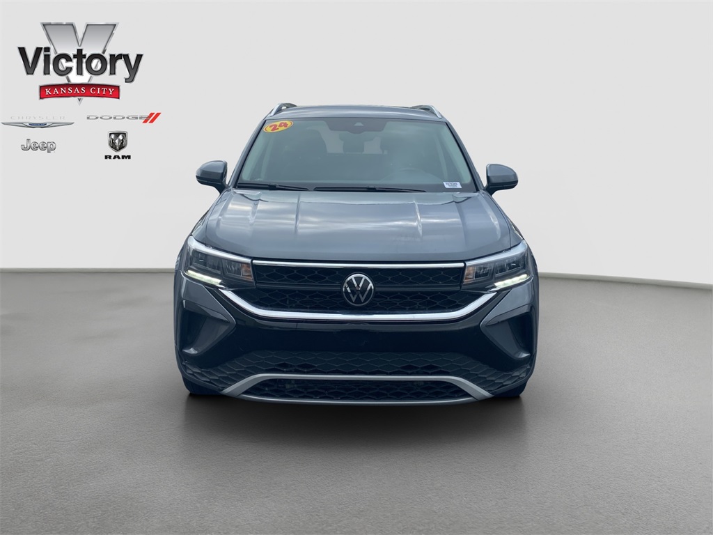 Used 2024 Volkswagen Taos SE with VIN 3VVSX7B27RM070389 for sale in Kansas City