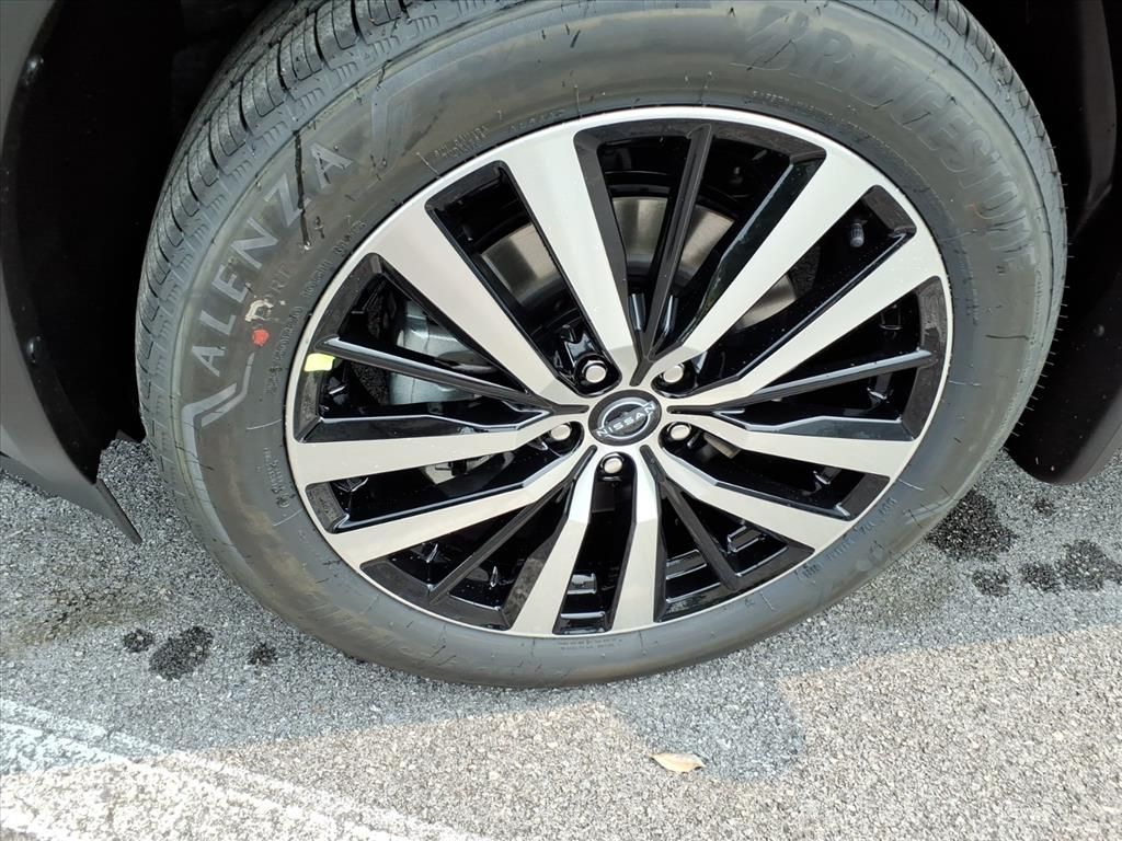 2025 Nissan Pathfinder Platinum photo 9