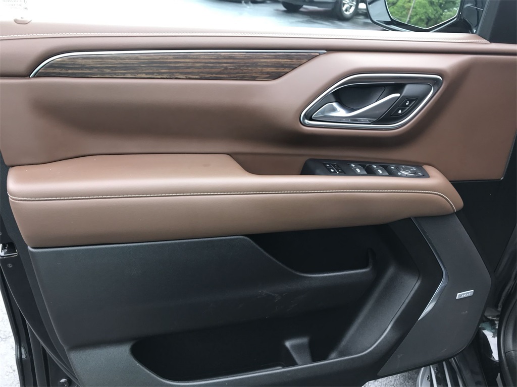 2023 Chevrolet Suburban High Country photo 12