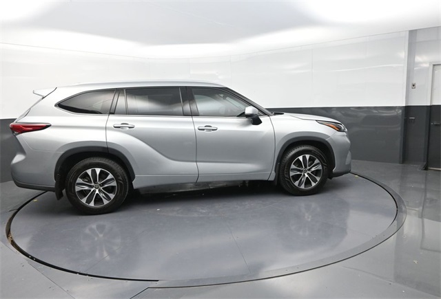 2022 Toyota Highlander XLE photo 7