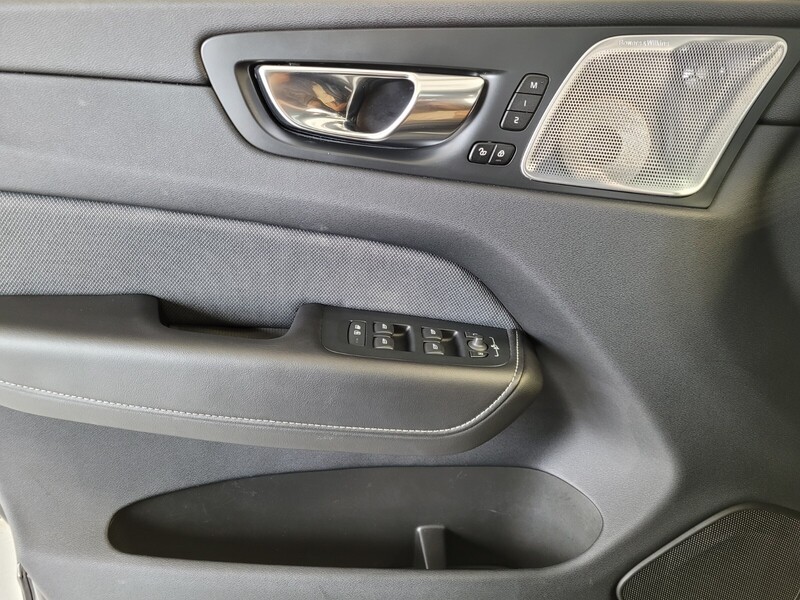 2022 Volvo XC60 B5 R-Design photo 36