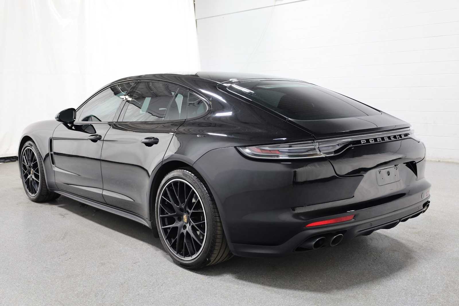 2023 Porsche Panamera 4 photo 2
